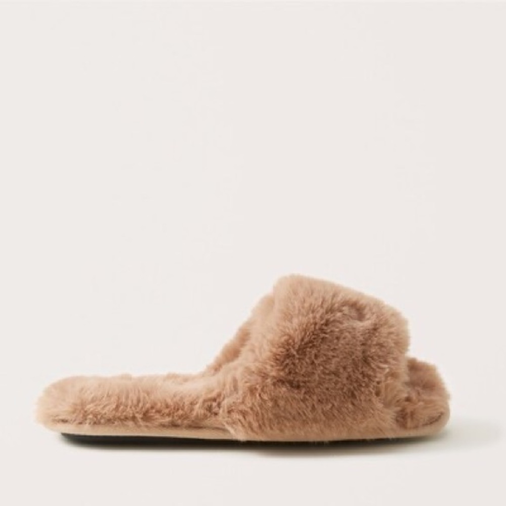 Abercrombie fuzzy slippers